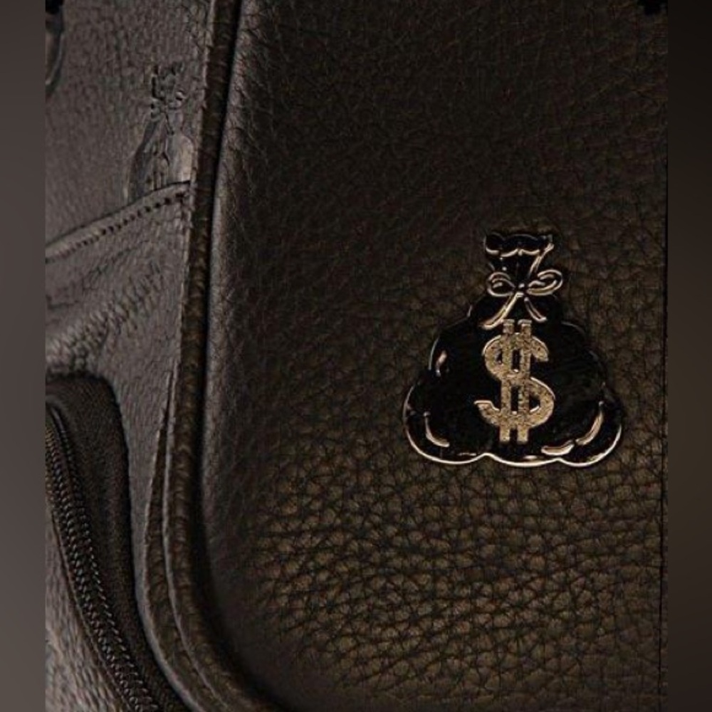 New Old Stock Kiss Gene Simmons BLACK LEATHER Moneybag Duffle Bag - Original Box - Picture 9 of 17